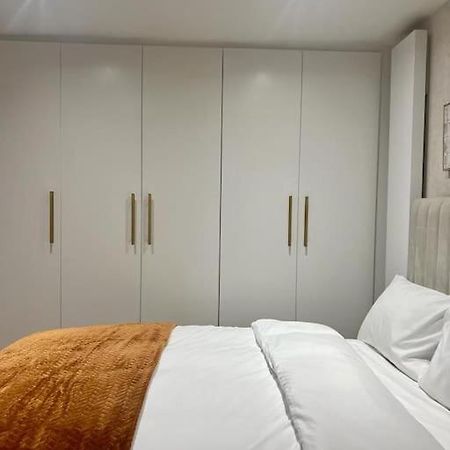 Appartamento New Flat In Holland Park Londra Esterno foto