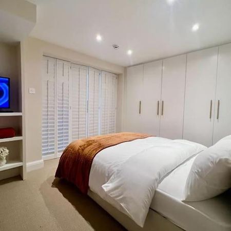 Appartamento New Flat In Holland Park Londra Esterno foto