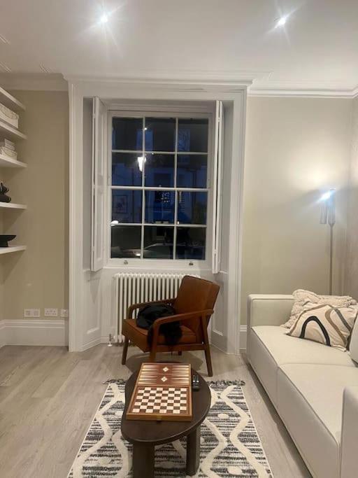 Appartamento New Flat In Holland Park Londra Esterno foto