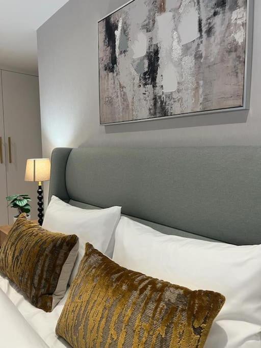 Appartamento New Flat In Holland Park Londra Esterno foto