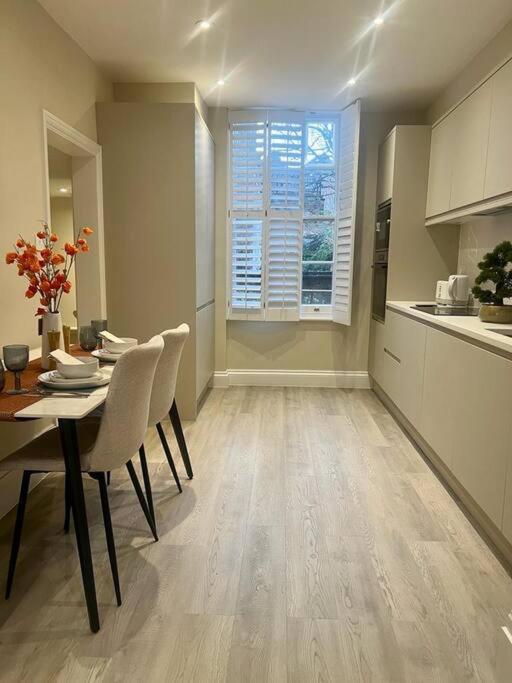 Appartamento New Flat In Holland Park Londra Esterno foto